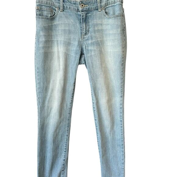 Chico’s Platinum Light Blue Straight Fit Ankle Jeans Stretch Denim Size 2 - Picture 2 of 9